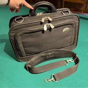 Samsonite Briefcase laptop/computer messenger-style bag with shoulder strap